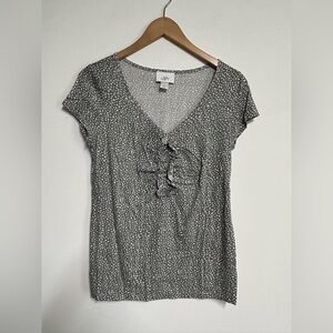 LOFT Ann Taylor Women's Medium Ruffle V Neck Tee Abstract‎ Print Gray White